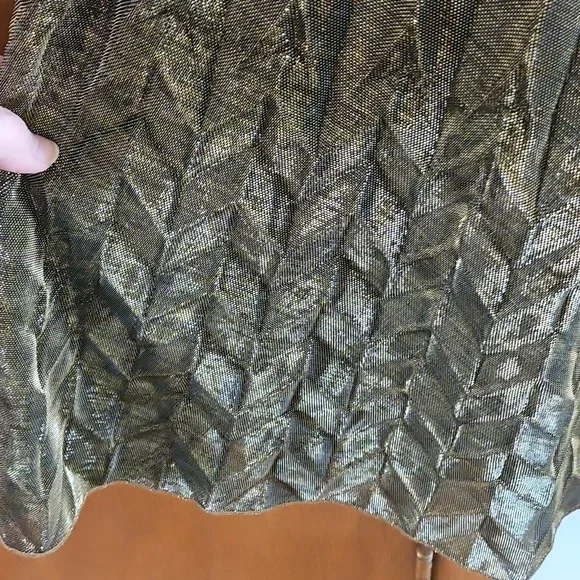 Elegant metallic olive Green Pleated Skirt - Picture 7 of 11